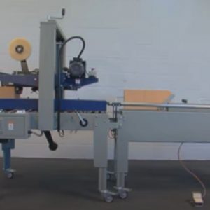 FLEX BOX formeuse de caisse semi-automatique reliée à une scotcheuse carton, avec pédale