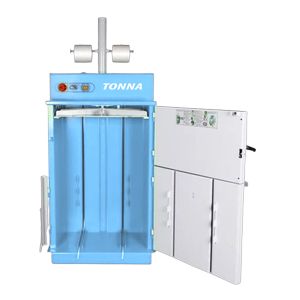 Presse à carton TONNA E80 PLC, force de pressage 4 tonnes, porte ouverte